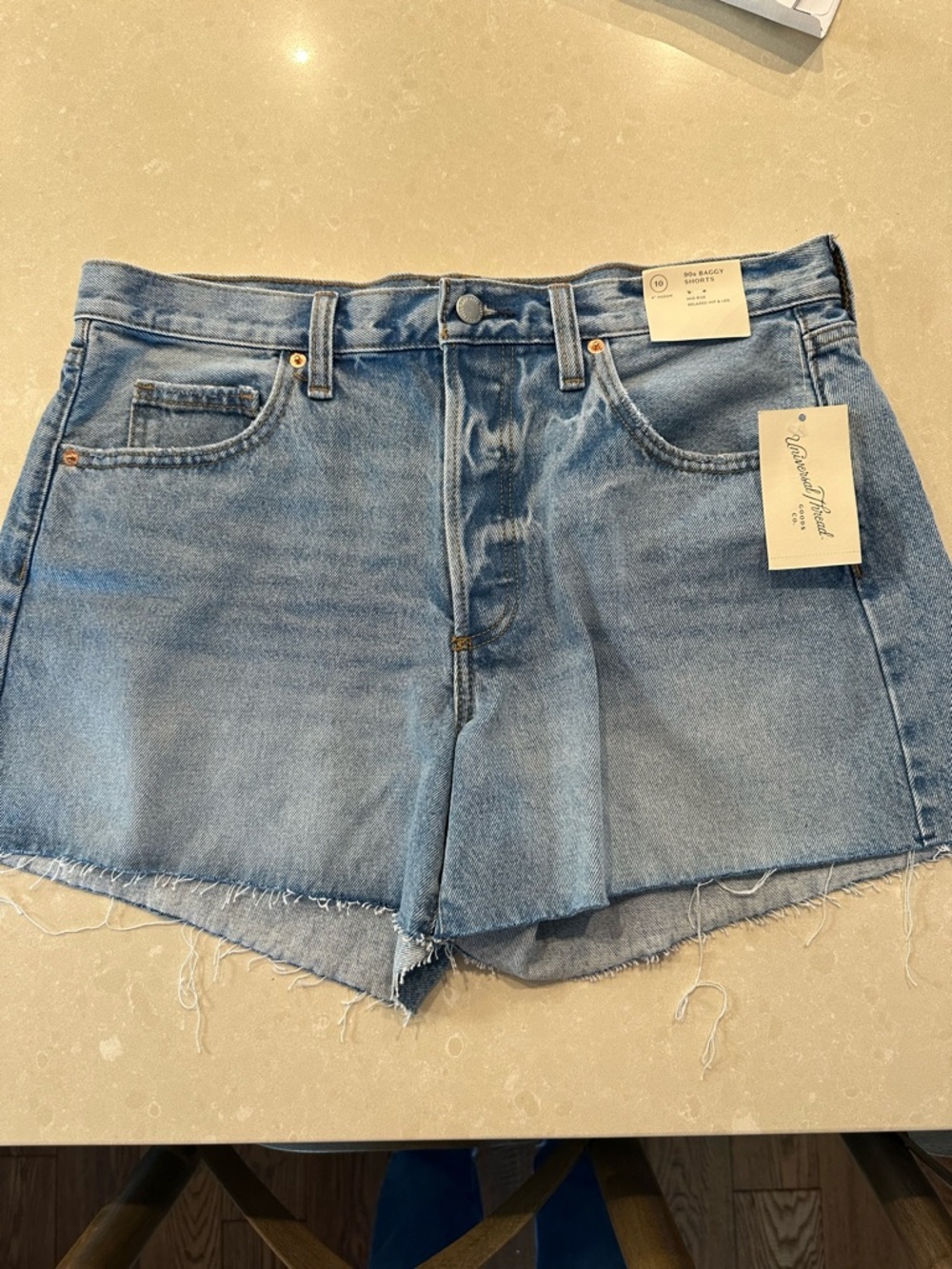 NWT Women’s Mid-Rise 90’s baggy Light Blue Denim Shorts size 10 4” inseam - Picture 4 of 6